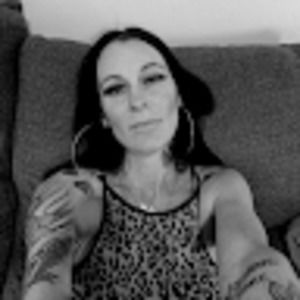 Meet your Posher, Adrienne